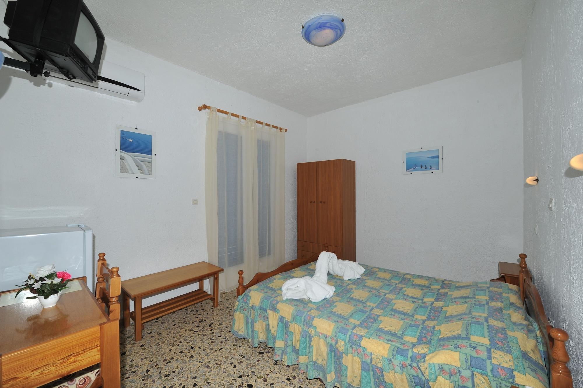 Santa Irini Hotel بيريسا المظهر الخارجي الصورة