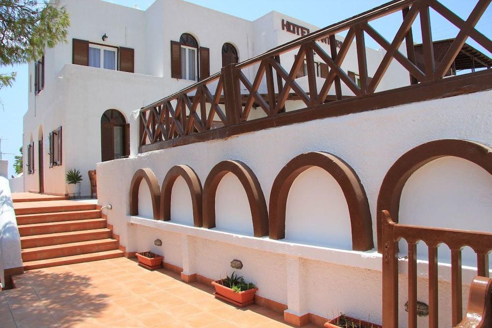 Santa Irini Hotel بيريسا المظهر الخارجي الصورة