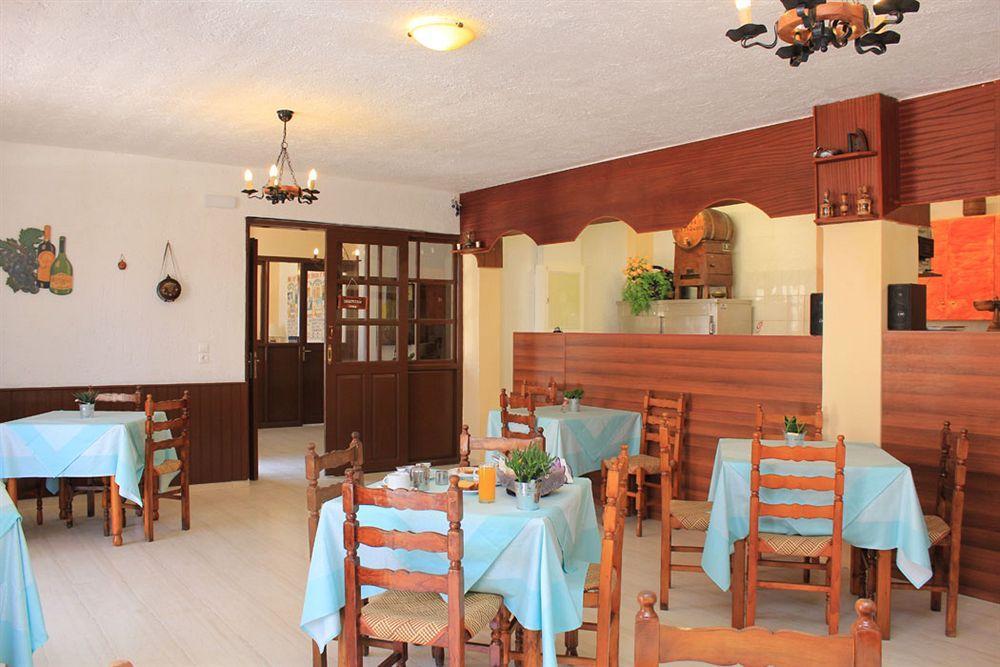 Santa Irini Hotel بيريسا المظهر الخارجي الصورة