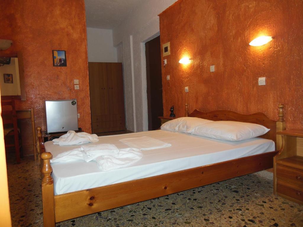 Santa Irini Hotel بيريسا الغرفة الصورة