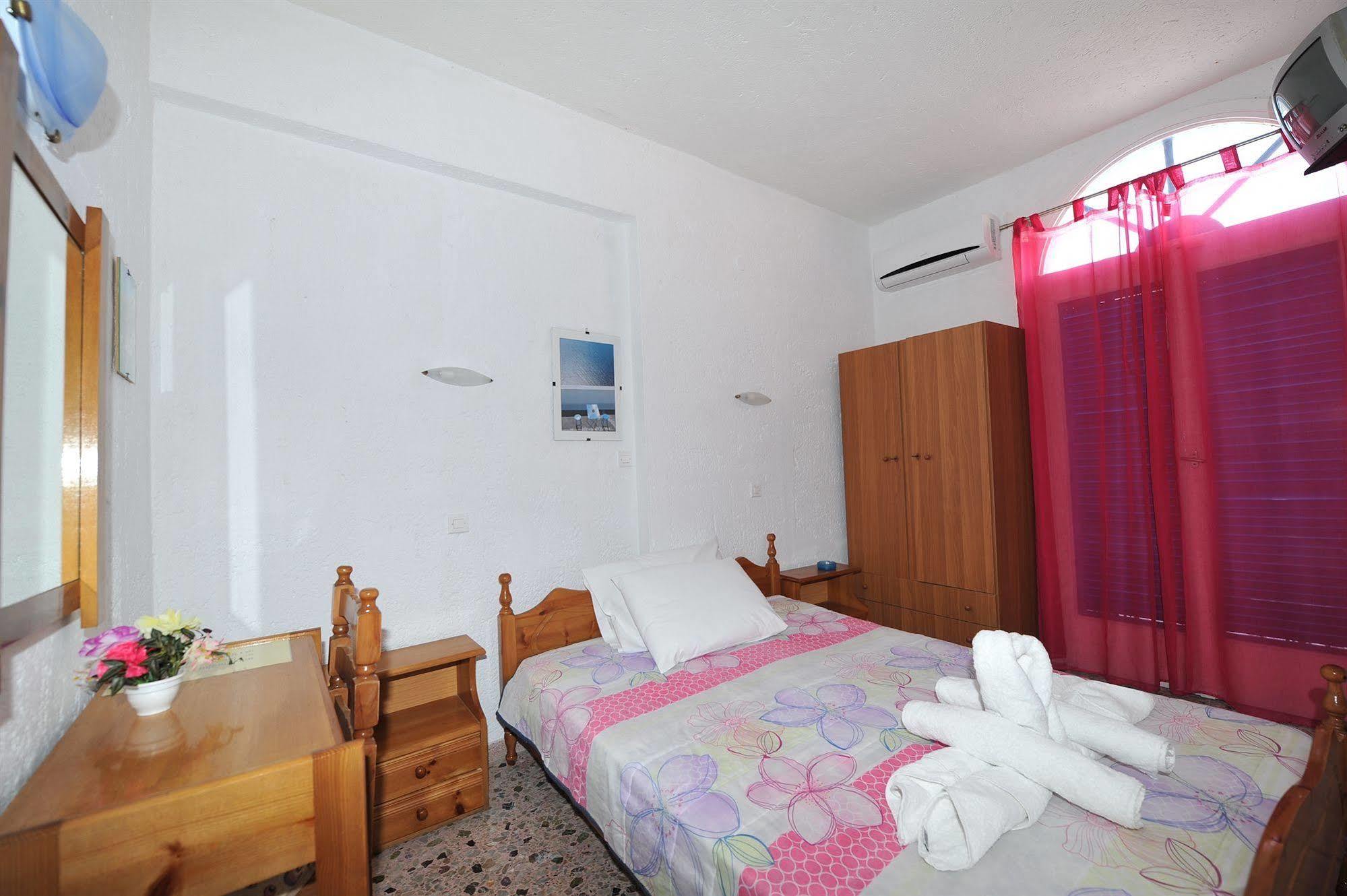 Santa Irini Hotel بيريسا المظهر الخارجي الصورة