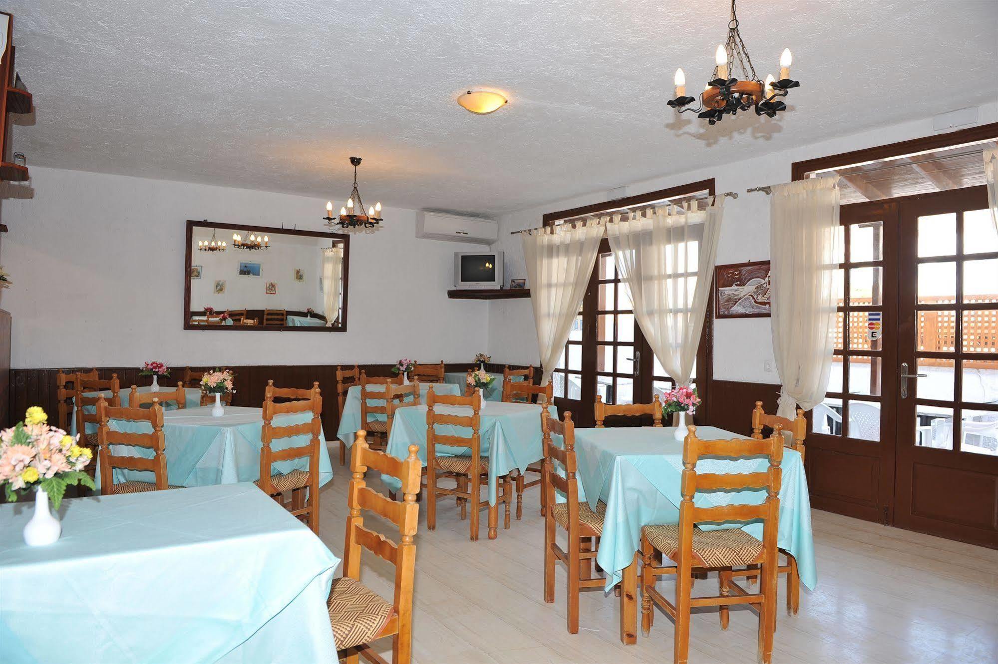 Santa Irini Hotel بيريسا المظهر الخارجي الصورة